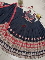 Lehenga Choli de créateur IndoWeaves, en soie, avec broderie Zari, sequins et travail miroir, élégant, traditionnel indien, pour Navratri
