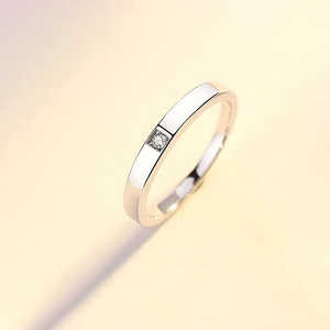 Anillo de Platino PT950 con Moissanita de Corte Princesa de Lujo, con Engaste de Canal, Unisex, para Bodas - Product Image 2