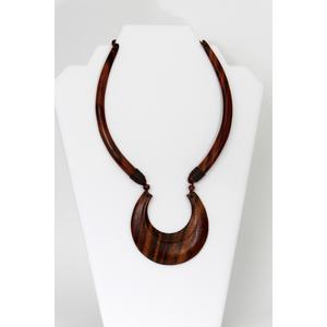 Collier avec pendentif en bois en forme de croix fait à la main pour femmes, bijoux fantaisie - Product Image 2