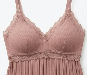 Ensemble de bralette sans armatures romantique avec dentelle et culotte hipster taille mi-haute en tricot de spandex et polyester - Product Image 5