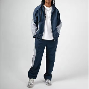 Ensemble de survêtement rétro hip-hop personnalisé 2026 pour hommes et femmes, coupe-vent respirant pour tenue décontractée d'hiver, fabriqué par Numica Sports - Product Image 2