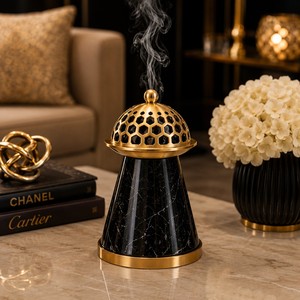 Brûle-encens design avec couvercle en marbre noir naturel et base en métal cannelé, créant une décoration luxueuse et spectaculaire. - Product Image 2