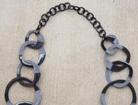 MN EXPORTS MNE-1498 Collier Cercle en Corne Noire Fait Main, Bijou de Mode pour Femme, Chaîne Maillons, Pièce Tendance