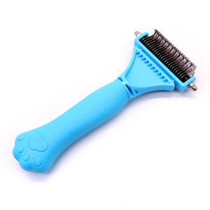 Venta al por mayor de fábrica: Nuevo cepillo 2 en 1 para eliminar pelo de mascotas (gatos y perros) con logotipo personalizado, peine quitapelos y cepillo de aseo en caja de plástico. - Product Image 1