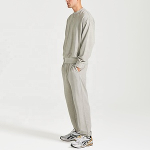 Ensemble survêtement et jogging surdimensionné OEM pour homme, tissu premium, tenue décontractée pour la gym, entraînement, streetwear - Product Image 2