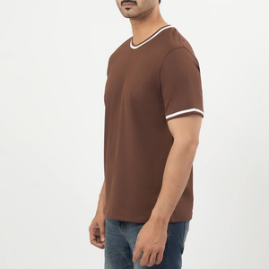 Camiseta de Algodón para Hombre, Corte Regular, Color Marrón, con Ribete en Contraste Blanco, Cuello Redondo, Estilo Casual, Manga Corta, Color Sólido, Tejido Jersey - Product Image 5