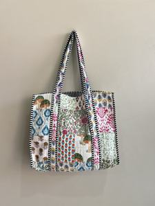 Sac fourre-tout en coton matelassé fait main, motif floral, taille extra large, sac de shopping, poignée longue, 100% écologique - Product Image 2