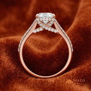 แหวนหมั้นเพชรโมอิสซาไนต์ทรงรี 14K โรสโกลด์ ประดับเพชรแบบ Pave Prong Setting แหวนแต่งงานสุดหรู ของขวัญสำหรับเจ้าสาว งานปาร์ตี้ ของขวัญสำหรับเธอ สหรัฐอเมริกา - Product Image 3