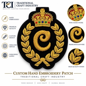 Parche Personalizado con Monograma Bordado a Mano, Ecológico, de Chenilla y Encaje PU, con Diseño de Corona de Laurel y Hilo Metálico Dorado - Product Image 2