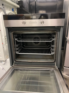 เตาอบไฟฟ้าแบบติดตั้งในตัว Siemens HB63AB551B พร้อมระบบเผาไหม้แบบ Strip-Ping สำหรับอะไหล่ - Product Image 2