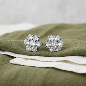 Boucles d'oreilles clous pour femme en diamant taille brillant, couleur D, synthétique, cultivé en laboratoire, certifié IGI, plaqué or 9 carats, classiques, pour usage quotidien - Product Image 3