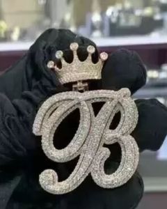 Colgante de letra inicial personalizable estilo HipHop con diseño de corona de rey, de Plata 925, con incrustaciones de circonitas, pasa la prueba del diamante - Product Image 1