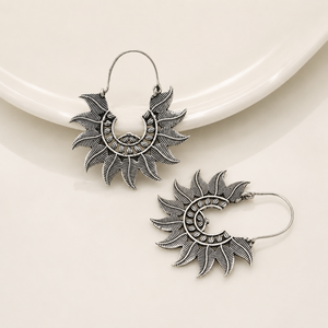 Boucles d'oreilles créoles bohèmes en laiton plaqué or, motif végétal, design ondulé bicolore argent et or - Product Image 5