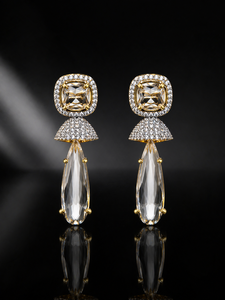 Boucles d'oreilles pendantes Elvora Gems classiques plaquées or 9 carats avec imitation perle et cristaux sertis clos, coupe princesse, forme goutte d'eau, tendance - Product Image 3