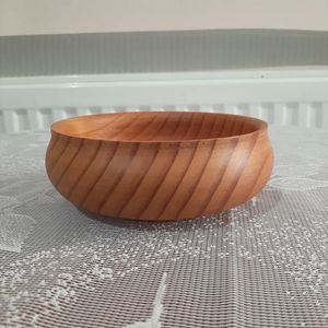 Tazón Redondo de Madera para Servir, Diseño Moderno Grabado a Mano, 9 Pulgadas, Color Madera Natural, para Vajilla y Hostelería - Product Image 1