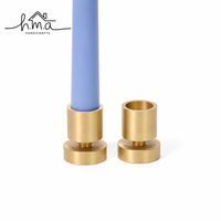 Ensemble de porte-bougies en laiton doré moderne et durable, forme carrée, design à découpe circulaire, décoration géométrique pour la maison
