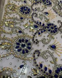 Tissu en dentelle perlée à la main avec pierres de cristal bleu roi, forte demande, vente en gros, pour robes de mariée, fabricant de tissus en filet - Product Image 2