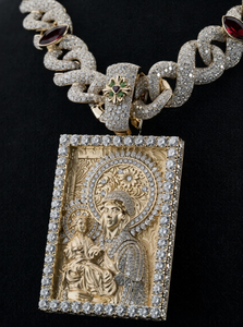 Collar llamativo de Hip Hop con colgante de icono religioso de moissanita de lujo con incrustaciones, marco cuadrado en tono dorado y cadena cubana - Product Image 3