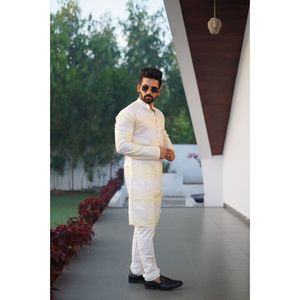 BORDADO DE ALGODÓN A LA MODA ESTAMPADO PARA HOMBRE KURTA CON PAYJAMA AMARILLO CON BLANCO - Product Image 1