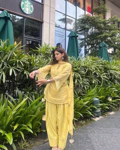 Ensemble 2 pièces pour femmes, jaune uni, 100% coton, coupe ample, modeste, broderie, haut à manches longues, pantalon palazzo, tenue de prière pour l'Aïd Ramadan - Product Image 5