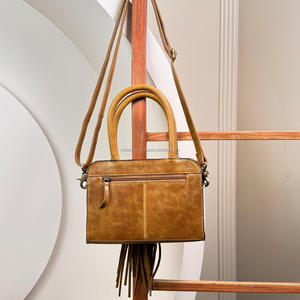 Qualité supérieure 2025 cuir de vachette usiné à la main Mini sac fourre-tout frange réglable bandoulière bandoulière sac à main pour femmes - Product Image 5