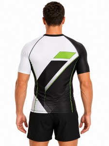 Le rashguard pour homme offre un confort respirant, une construction légère et une qualité supérieure pour les sports de plage, la natation et les activités de plein air. - Product Image 4