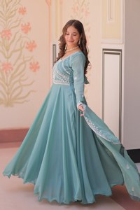 Ensemble Kurti en rayonne imprimé numérique bleu ciel pour femme avec dupatta, coupe ample, longueur cheville, tenue décontractée traditionnelle indienne et pakistanaise - Product Image 4