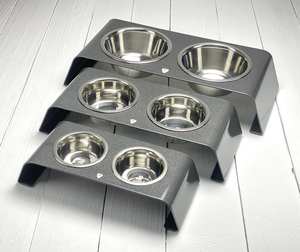Support de gamelle surélevé de luxe vintage avec deux bols en acier inoxydable et cadre en fer forgé orné pour chiens et chats - Product Image 1