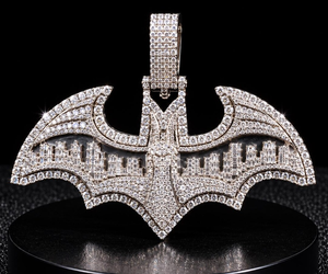 Colgante de Moissanita con Diseño de Paisaje Urbano de Batman, Cierre de Garra Ovalado, Joyería con Apariencia de Diamante para Hombre - Product Image 4
