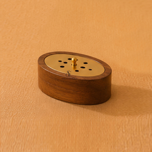 Quemador de incienso moderno de madera con forma ovalada y tapa de latón. Elegante incensario árabe para decoración de lujo del hogar a precio de mayoreo - Product Image 1