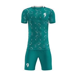 Tenue de football performante avec design en mesh respirant qui favorise la circulation de l'air et maintient le corps au frais pendant les matchs et l'entraînement pour les sports actifs. - Product Image 2
