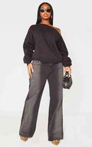 Sudadera de Mujer Negra Asimétrica con Hombros Descubiertos, Manga Larga, Color Sólido, Tejido de Algodón, Oversize, con Logo Frontal, para Otoño e Invierno - Product Image 2
