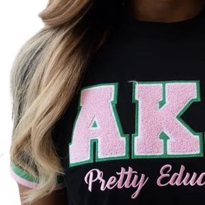 T-shirt AKA Black Mastered It pour femme, logo en chenille, coton premium, décontracté, élégant, à porter au quotidien - Product Image 4