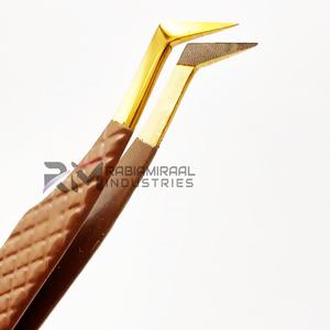 Pince à épiler RMI personnalisée en acier inoxydable nano à 90 degrés, noire-or, à pointe en fibre pour extensions de cils volume - Product Image 5