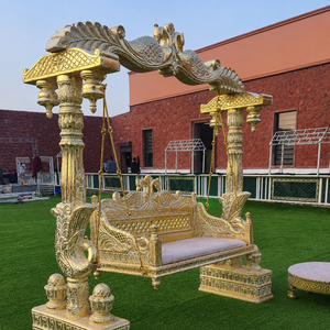 Élégante balançoire Sankheda avec chaises pour cérémonie Mehndi – Achetez une balançoire de <span class=keywords><strong>mariage</strong></span> en bois pour couples, idéale pour les séances photo de <span class=keywords><strong>mariage</strong></span> - Product Image 5