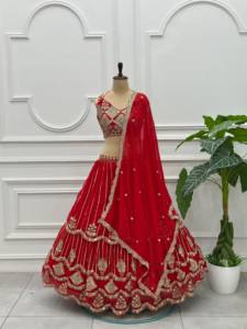 Rotes CxC Faux-Georgette Lehenga Choli Set mit Dupatta, Goldbestickt, Schnelltrocknend, Bodenlange Hochzeitskleider für Damen, Normale Passform - Product Image 2