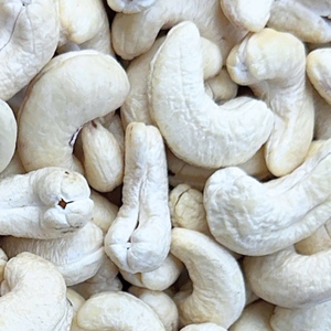 Fabrication de noix de cajou brutes WW180, WW240, WW320, LP, WS, vente en gros de noix de cajou en vrac exportées vers l'Asie, le Moyen-Orient - Product Image 1