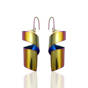 Pendientes Colgantes de Latón con Cinta Dorada Trenzada Hechos a Mano, Resistentes al Deslustre con Recubrimiento de PU, Ligeros, Estilo Bohemio Contemporáneo para Fiesta de Mujer - Product Image 1