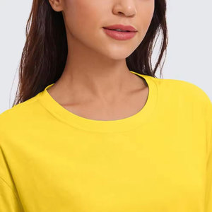 Camiseta clásica para mujer, ligera, informal, a la moda, cómoda, con cuello redondo, estilo urbano para uso diario. - Product Image 3
