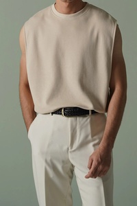 Camiseta sin mangas de algodón 100% de alta calidad, con capucha y cuello en V, transpirable, ecológica, de peso pesado, estilo casual, para hombre, con logo personalizado - Product Image 5