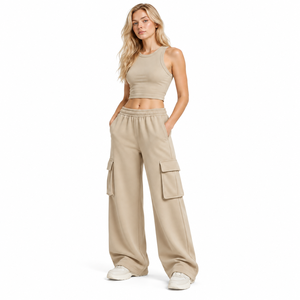 Ensemble décontracté deux pièces pour femme : débardeur court beige et pantalon cargo ample à jambes larges avec taille élastique, style streetwear - Product Image 1
