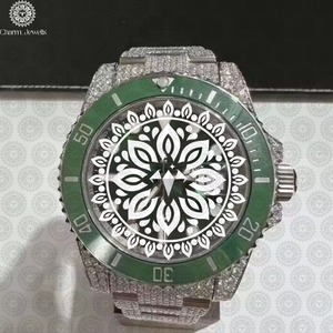 Montre de luxe en acier inoxydable avec diamants Moissanite, fabriquée en Inde, pour usage quotidien, professionnel ou décontracté, en vente - Product Image 5