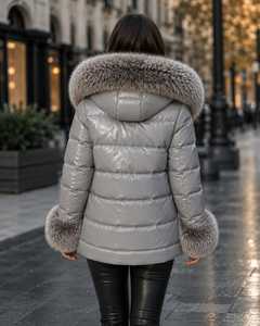 Chaqueta Acolchada Plateada para Mujer con Capucha de Piel, Cierre de Cremallera en Manga Larga, Abrigo de Invierno Cortavientos, Relleno Grueso de Poliéster - Product Image 2