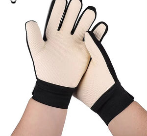 ถุงมือผู้รักษาประตูฟุตบอลแบบมืออาชีพ ดีไซน์ใหม่ หนังแท้ ป้องกันนิ้วมือได้ ระบายอากาศ กันน้ำ สำหรับเด็กและผู้ใหญ่ คุณภาพสูง - Product Image 2