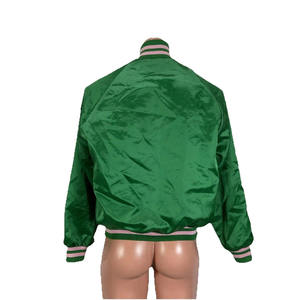 Vêtements personnalisés Alpha Sorority pour femmes, veste bomber courte en satin rose et vert, style universitaire, vie grecque - Product Image 2