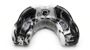 Protège-dents en caoutchouc souple Dumela International, design marbré noir et blanc, protection pour l'entraînement de boxe, unisexe - Product Image 3