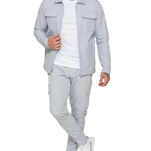 ชุดวอร์มเทคฟลีซแบบคาร์โก้สำหรับผู้ชาย สั่งทำโลโก้ OEM ชุดสองชิ้น เสื้อแจ็คเก็ตและกางเกงจ็อกเกอร์ พรีเมียม ผ้าฝ้าย 100% กันลม พิมพ์ลาย สำหรับวิ่งออกกำลังกาย - Product Image 1