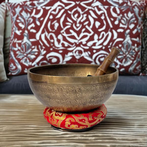 Cuenco tibetano de bronce hecho a mano de alta calidad, personalizado, de aleación metálica, para meditación, sonido, martillado a mano, fabricante. - Product Image 1