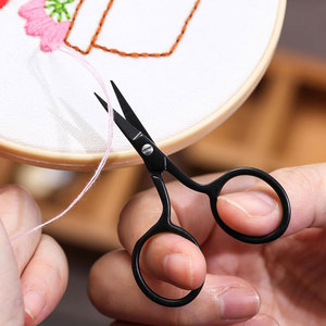 Ciseaux à broder noirs forgés, petits, de précision, à pointe fine, pour la couture, le fil, le fil à croiser et les travaux manuels - Product Image 2