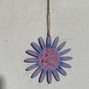 Adorno Colgante de Madera Hecho a Mano, Pintado a Mano, Estilo Rústico, Decoración Central en Morado, Azul y Rosa - Product Image 4